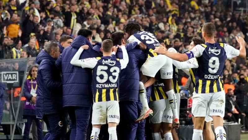 Fenerbahçe, 4 golle liderliğini sürdürdü Fenerbahçe, 4 golle liderliğini sürdürdü