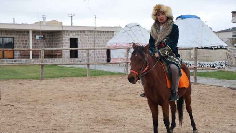 Peri bacaları arasında Orta Asya tanıtımı Peri bacaları arasında Orta Asya tanıtımı