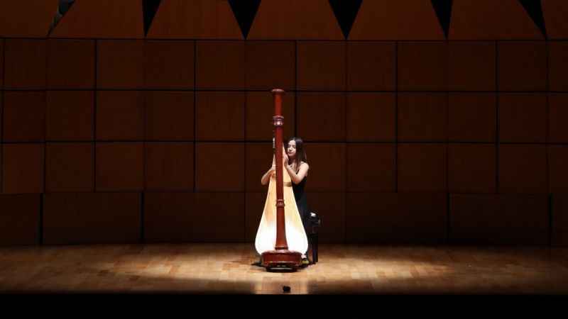 Parlayan Yıldızlar İş Sanat sahnesinde Parlayan Yıldızlar İş Sanat sahnesinde