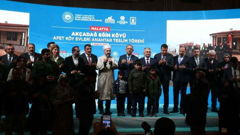 Afet Köy Evleri hak sahiplerine teslim edilmeye başlandı Afet Köy Evleri hak sahiplerine teslim edilmeye başlandı