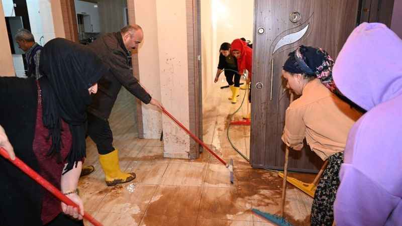 Selden zarar gören 330 esnafa 35 milyon destek ödemesi yapıldı Selden zarar gören 330 esnafa 35 milyon destek ödemesi yapıldı
