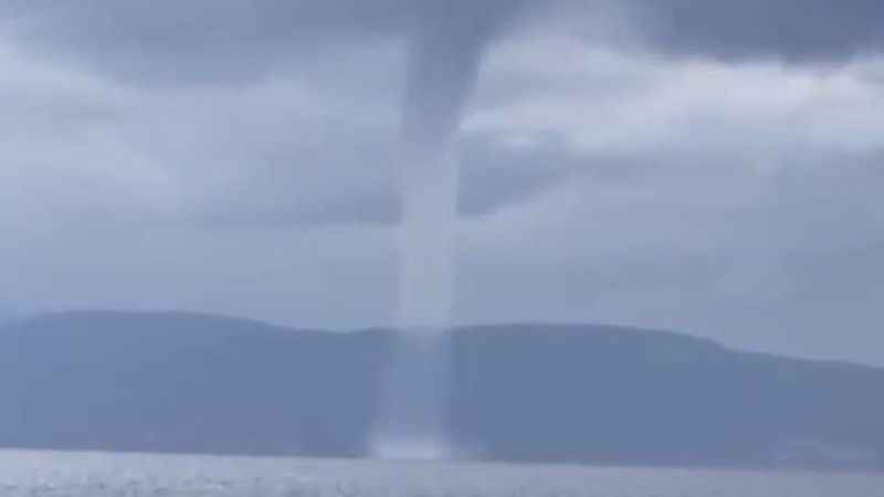 Ege Denizi’nde hortum paniği Ege Denizi’nde hortum paniği