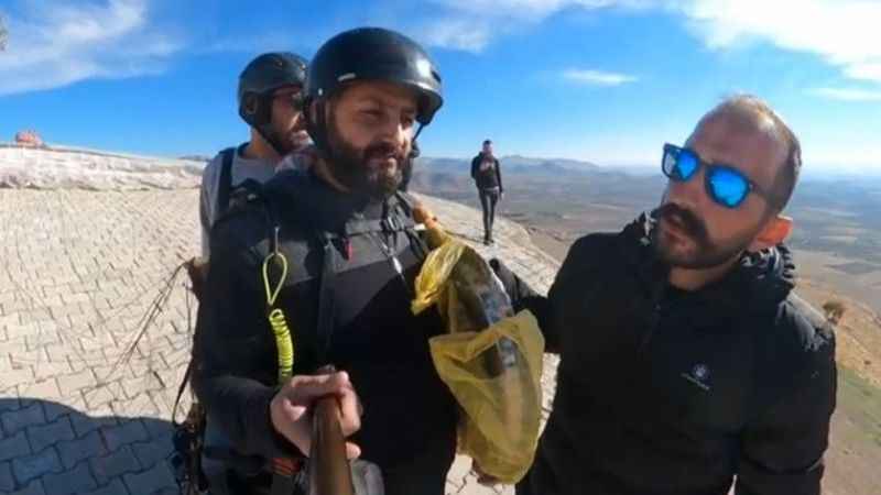Sipariş edilen yemeği paraşütle götürdü Sipariş edilen yemeği paraşütle götürdü