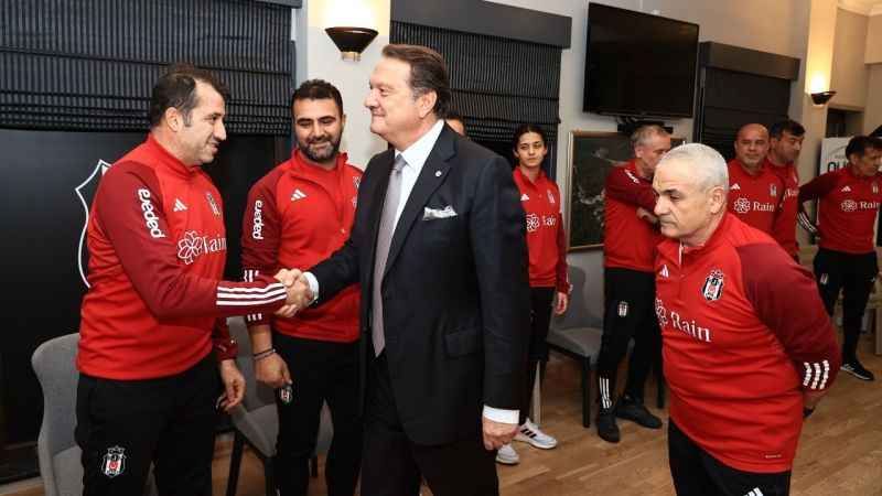 Hasan Arat, Beşiktaşlı futbolcularla bir araya geldi Hasan Arat, Beşiktaşlı futbolcularla bir araya geldi