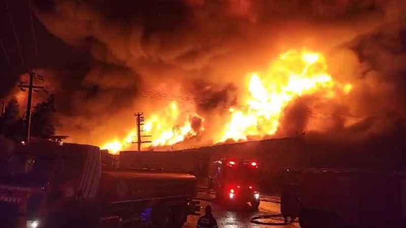 Gebze'de palet fabrikasında yangın Gebze'de palet fabrikasında yangın