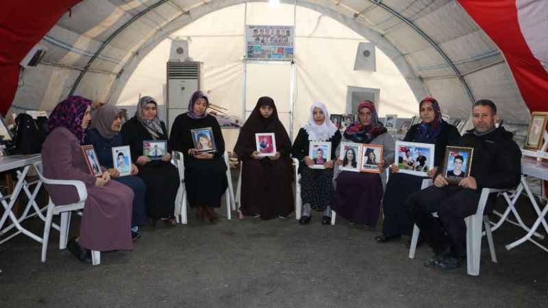 Diyarbakır anneleri bin 559 gündür evlatları için nöbette Diyarbakır anneleri bin 559 gündür evlatları için nöbette