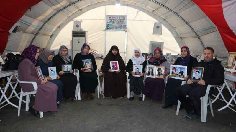 Diyarbakır anneleri bin 559 gündür evlatları için nöbette Diyarbakır anneleri bin 559 gündür evlatları için nöbette