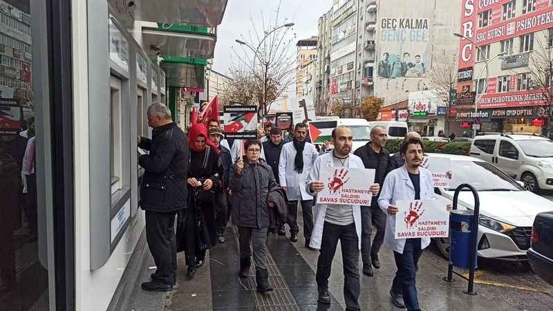 Sağlık çalışanlarından Filistin için “sessiz yürüyüş” Sağlık çalışanlarından Filistin için “sessiz yürüyüş”
