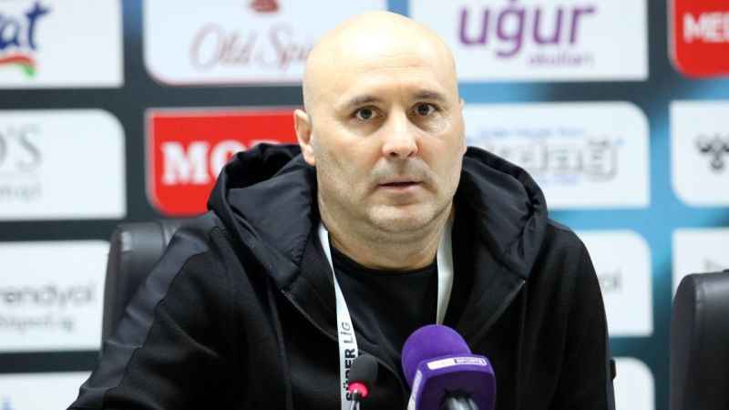Sami Uğurlu: “Gol atmada sıkıntımız yok ama savunmada sıkıntı yaşıyoruz” Sami Uğurlu: “Gol atmada sıkıntımız yok ama savunmada sıkıntı yaşıyoruz”