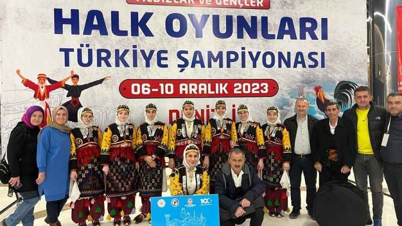 Amasyalı çocukların halk oyunları ekibi jüri özel ödülü aldı Amasyalı çocukların halk oyunları ekibi jüri özel ödülü aldı