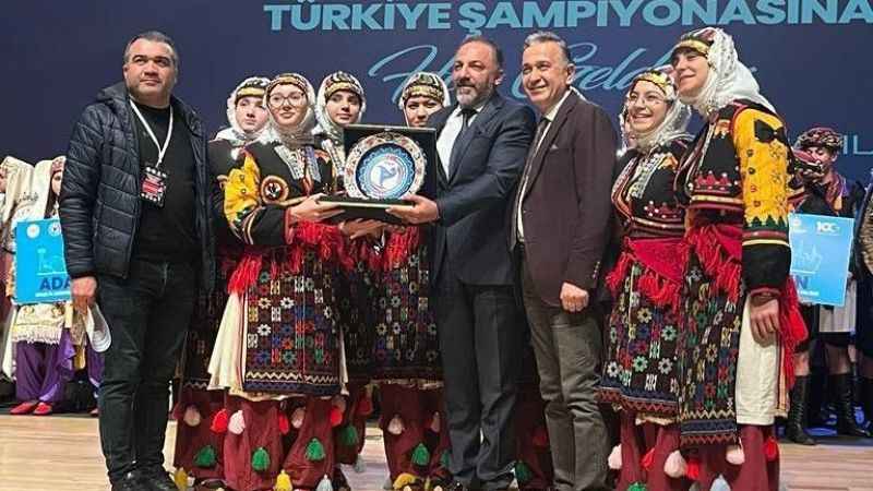 Amasyalı çocukların halk oyunları ekibi jüri özel ödülü aldı Amasyalı çocukların halk oyunları ekibi jüri özel ödülü aldı