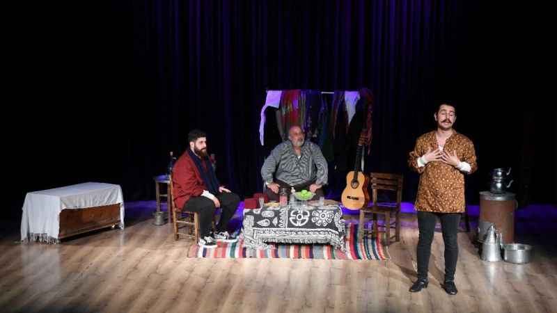 Konyaaltı tiyatro oyunlarıyla şenlendi 