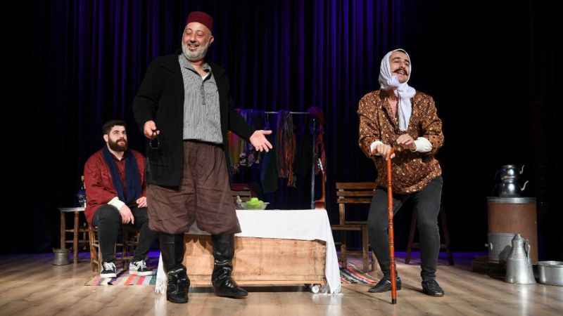 Konyaaltı tiyatro oyunlarıyla şenlendi 