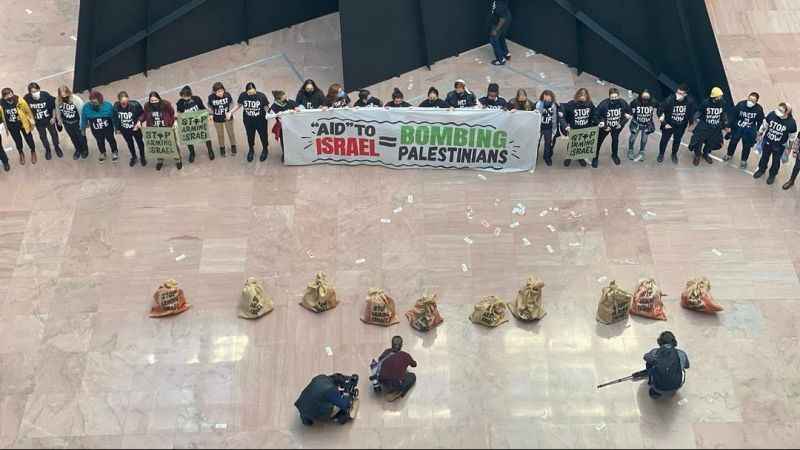 ABD'de Hart Senato Ofis Binası'nda Gazze'de ateşkes için oturma eylemi: 40 gözaltı ABD'de Hart Senato Ofis Binası'nda Gazze'de ateşkes için oturma eylemi: 40 gözaltı