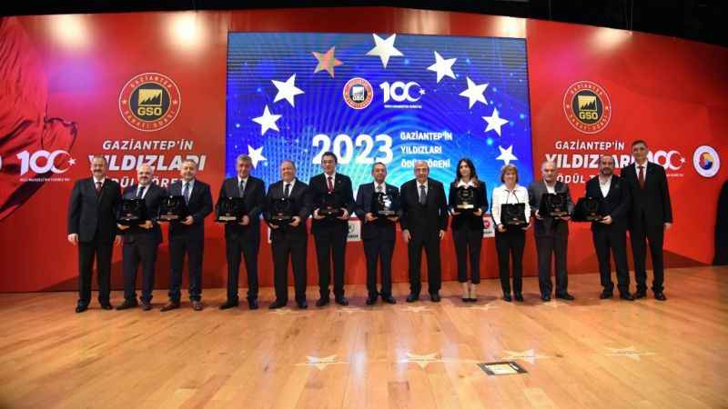 Sanko Holding asırlık firma ödülü aldı