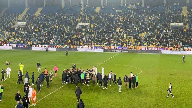 Faruk Koca ile Ankaragücü kulübünün 5 idarecisi ve 7 görevlisi PFDK'ya sevk edildi Faruk Koca ile Ankaragücü kulübünün 5 idarecisi ve 7 görevlisi PFDK'ya sevk edildi