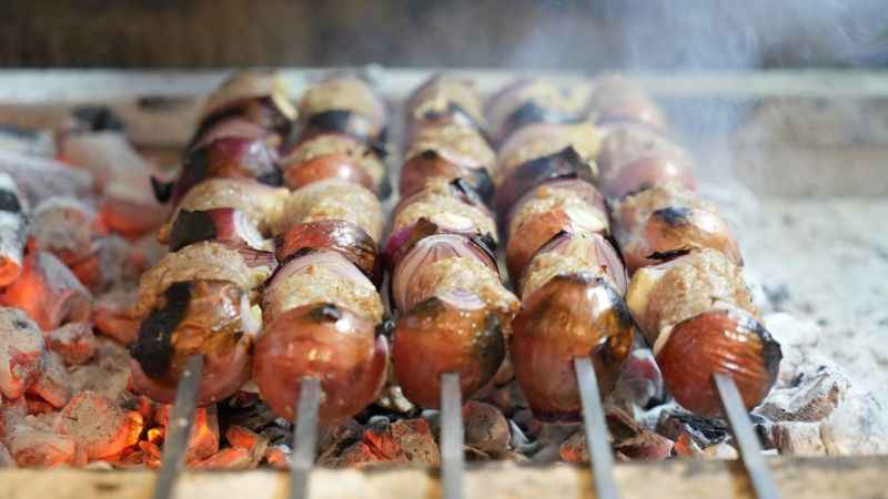 Kış aylarının vazgeçilmez lezzeti: Soğan kebabı