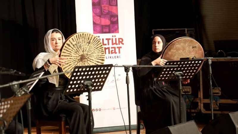 Mevlana 750. yıldönümünde Sakarya'da anıldı Mevlana 750. yıldönümünde Sakarya'da anıldı