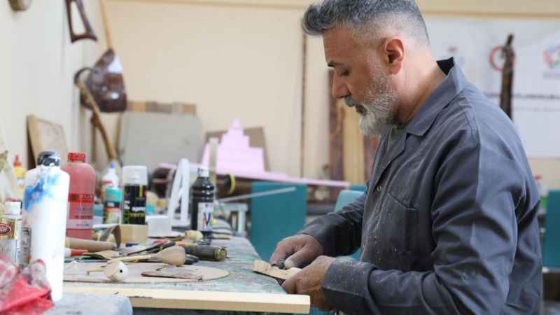Elazığlı usta kütükleri sanata dönüştürüyor