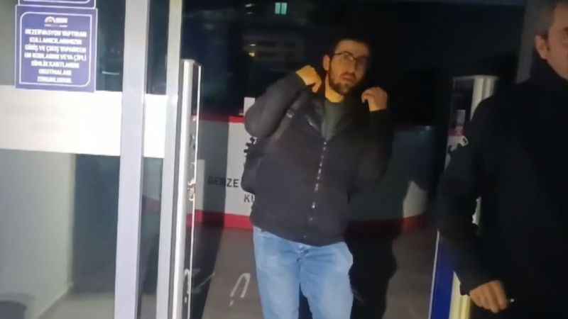 Ders çalışırken kendini kaptıran genç kütüphanede kilitli kaldı Ders çalışırken kendini kaptıran genç kütüphanede kilitli kaldı