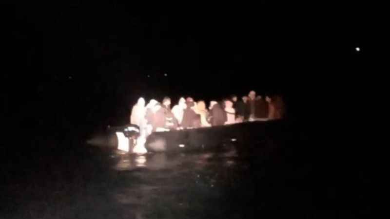 Ayvalık açıklarında 44 düzensiz göçmen yakalandı Ayvalık açıklarında 44 düzensiz göçmen yakalandı