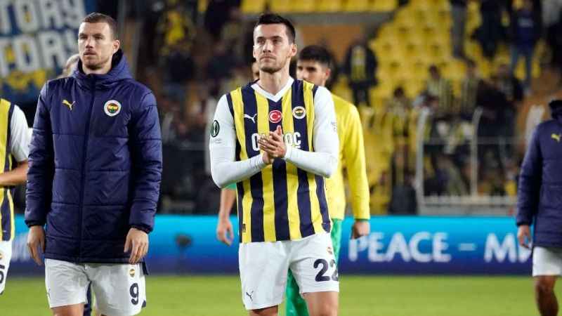 Fenerbahçe ve tribünlerden Umut Nayir'e destek Fenerbahçe ve tribünlerden Umut Nayir'e destek