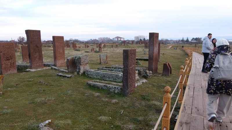 Bitlis'teki Selçuklu Mezarlığı'na ziyaretçi akını Bitlis'teki Selçuklu Mezarlığı'na ziyaretçi akını