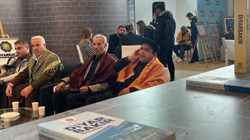 Diyarbakır dengbejleri İstanbul Havalimanı'nda yankılandı Diyarbakır dengbejleri İstanbul Havalimanı'nda yankılandı