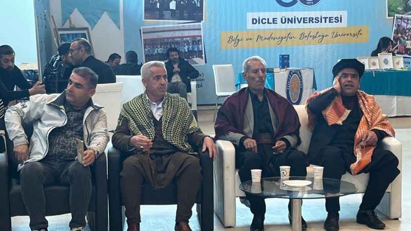 Diyarbakır dengbejleri İstanbul Havalimanı'nda yankılandı Diyarbakır dengbejleri İstanbul Havalimanı'nda yankılandı