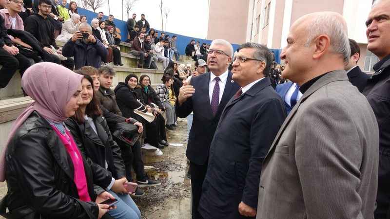 Sinop’taki hamsi şenliğinde 1 ton hamsi tüketildi Sinop’taki hamsi şenliğinde 1 ton hamsi tüketildi