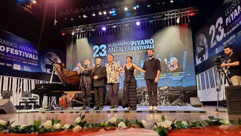 Dorantes, Antalya'da flamenko rüzgarı estirdi Dorantes, Antalya'da flamenko rüzgarı estirdi