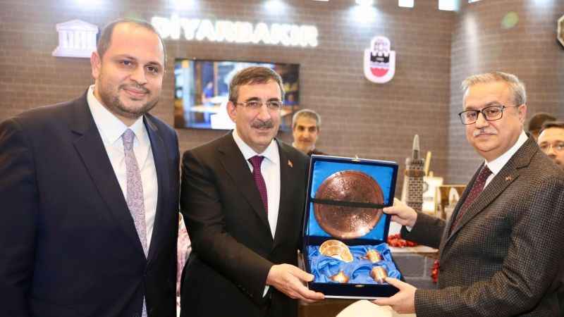 Cumhurbaşkanı Yardımcısı Yılmaz Diyarbakır Tanıtım Günleri'ni ziyaret etti Cumhurbaşkanı Yardımcısı Yılmaz Diyarbakır Tanıtım Günleri'ni ziyaret etti