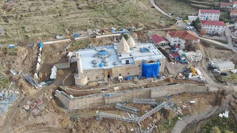Sivas Divriği Ulu Cami'yi kapatan geçici örtü kaldırıldı Sivas Divriği Ulu Cami'yi kapatan geçici örtü kaldırıldı
