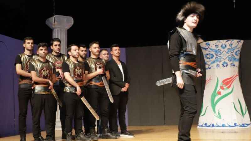 Kütahya'da “Vazomatik” tiyatro severlerle buluştu Kütahya'da “Vazomatik” tiyatro severlerle buluştu