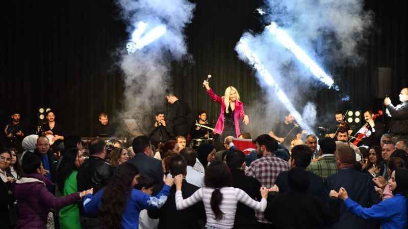 Esenyurtlular kardeşlik halayında buluştu