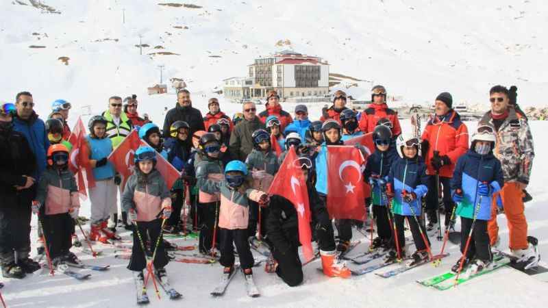 Hakkari’de kayak sezonu açıldı Hakkari’de kayak sezonu açıldı