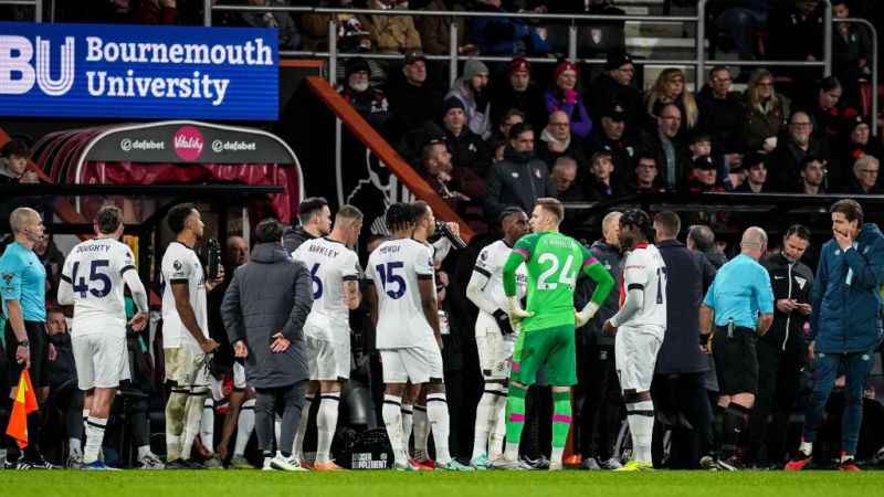 Lockyer yere yığıldı, Bournemouth - Luton Town maçı ertelendi Lockyer yere yığıldı, Bournemouth - Luton Town maçı ertelendi