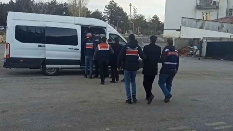 Van ve Hakkari’de uyuşturucu operasyonu: 7 gözaltı Van ve Hakkari’de uyuşturucu operasyonu: 7 gözaltı