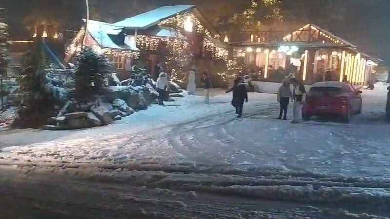 Ünlü turizm merkezi Kartepe’de kar yağışı etkili oluyor Ünlü turizm merkezi Kartepe’de kar yağışı etkili oluyor