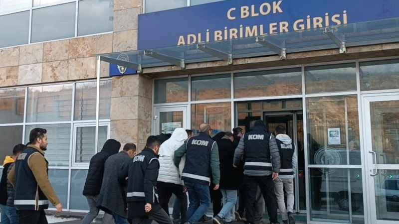 Kırşehir'de başkasının yerine sınava girmek isteyen 21 kişi yakalandı Kırşehir'de başkasının yerine sınava girmek isteyen 21 kişi yakalandı
