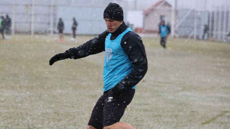 Sivasspor kar altında çalıştı Sivasspor kar altında çalıştı