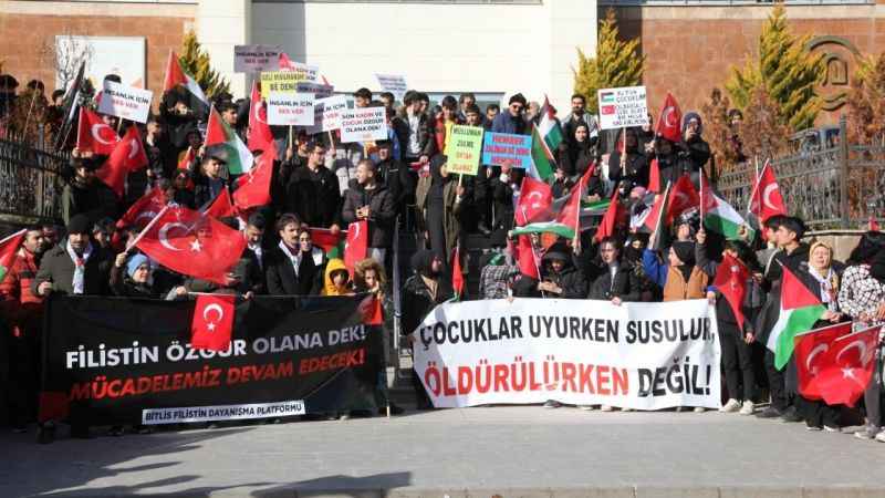 Filistin için Ahlat’ta yürüyüş yapıldı Filistin için Ahlat’ta yürüyüş yapıldı