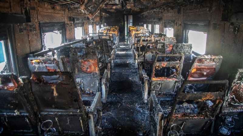 Bangladeş'te tren vagonları ateşe verildi: 4 ölü