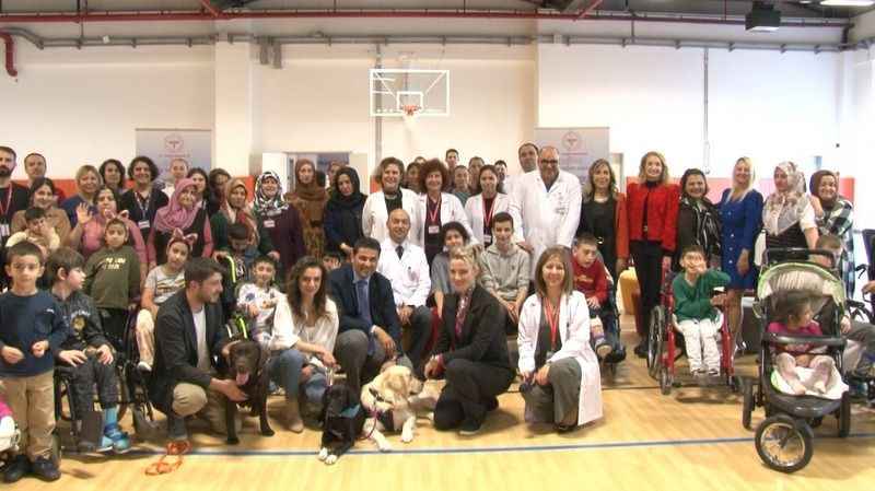 Özel eğitimli köpekler hastalara terapide yardımcı oluyor