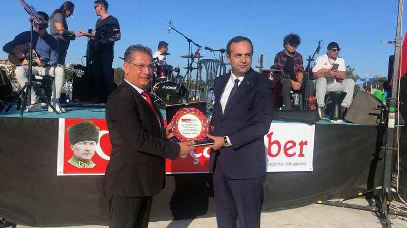 Yunan sanatçı, Zeybek Türküsü ‘Umar Ali’yi seslendirdi Yunan sanatçı, Zeybek Türküsü ‘Umar Ali’yi seslendirdi