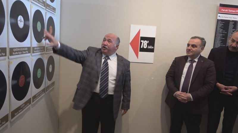 Taş plak meraklıları için Kayseri'de sergi Taş plak meraklıları için Kayseri'de sergi