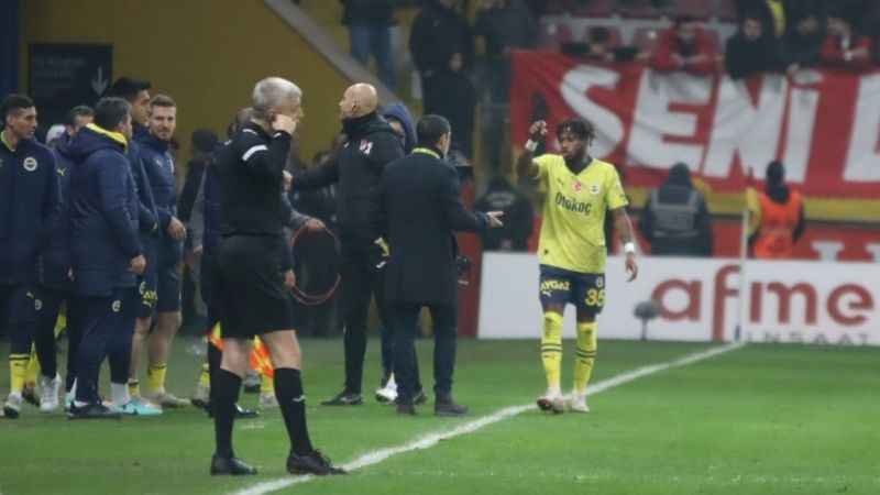 Fenerbahçe derbi öncesi 2 oyuncusunu kaybetti