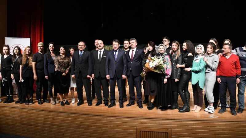Tiyatro oyunuyla uyuşturucuyla mücadele Tiyatro oyunuyla uyuşturucuyla mücadele