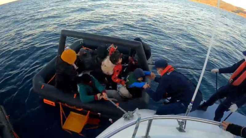 Yunan Sahil Güvenlik ekipleri kaçak göçmenleri ölüme terk etti