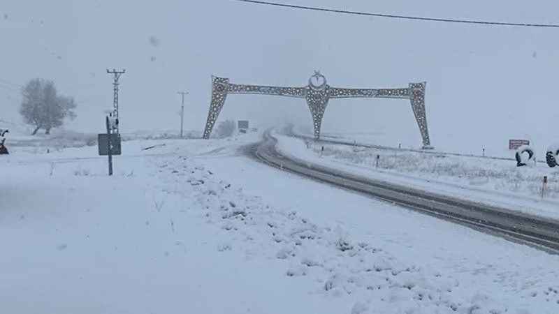 Bingöl'de kar yağışı başladı, Karlıova beyaza büründü